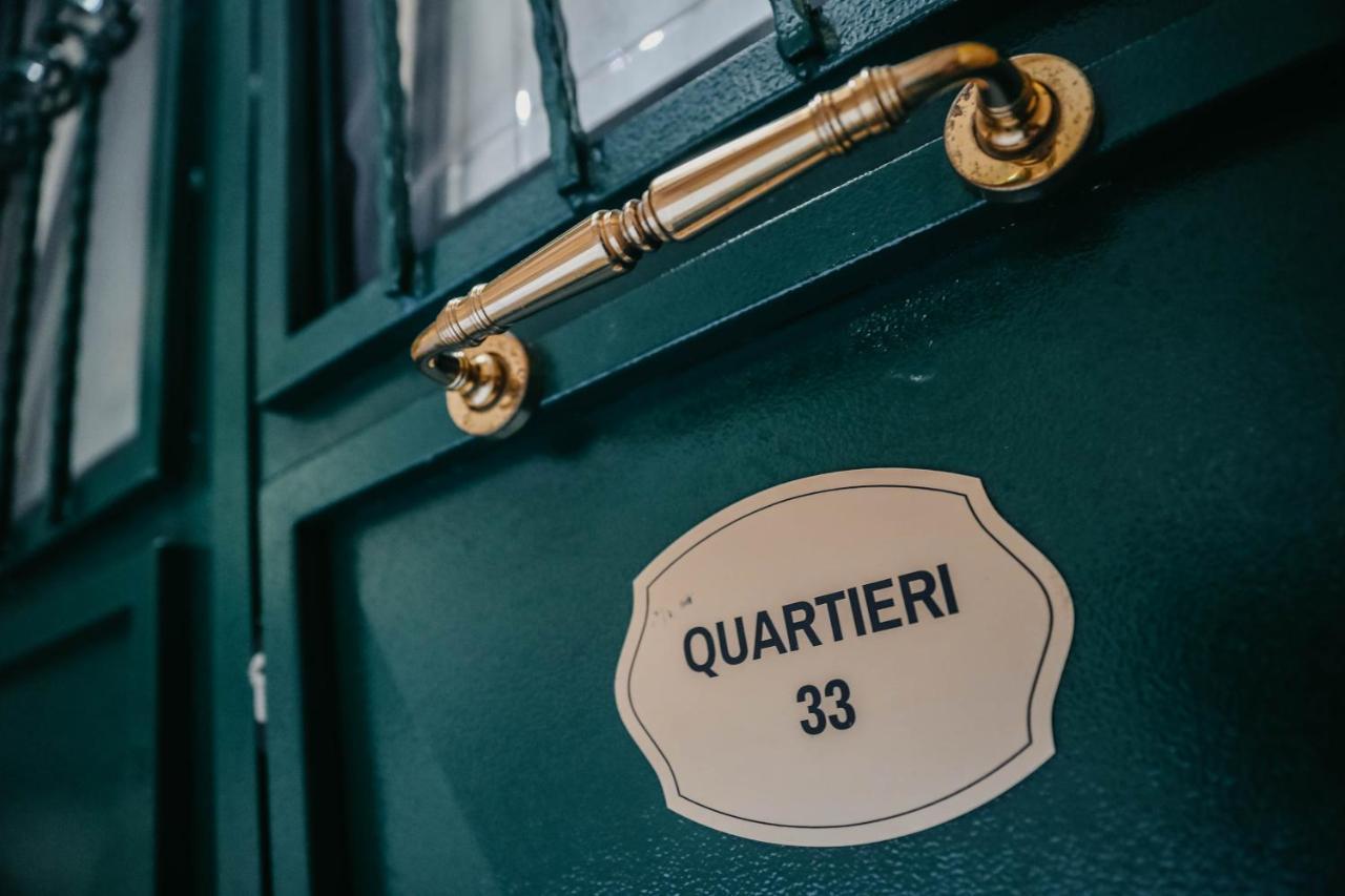 Bnb Quartieri 33 Napels Buitenkant foto